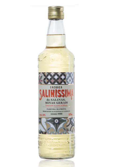 Cachaça Saliníssima Ouro 670 ml Cachaça Saliníssima Ouro 670 ml