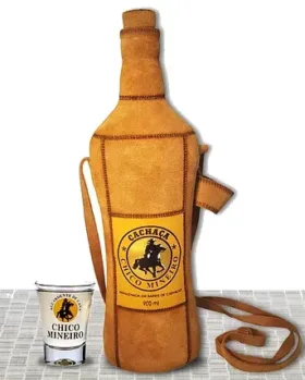 Cachaça Chico Mineiro Ouro Couro com Copinho 900 ml